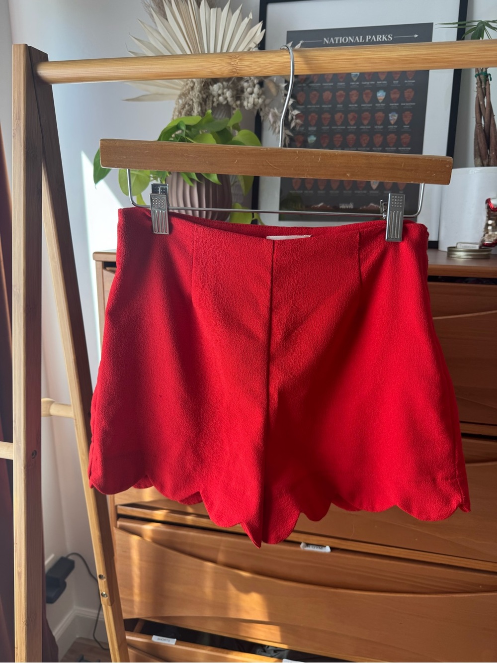 Monteau Red High-Waist Scallop Hem Shorts